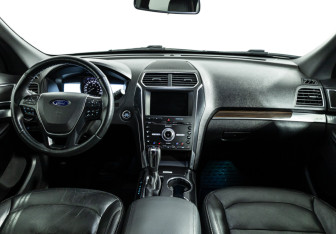 Подержанный автомобиль Ford Explorer 2018 года (13 фото)