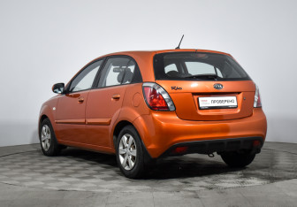 Подержанный автомобиль Kia Rio Hatchback 2011 года (7 фото)