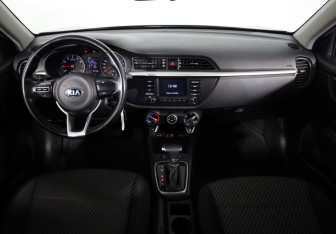 Подержанный автомобиль Kia Rio Sedan 2017 года (9 фото)