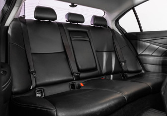 Подержанный автомобиль Infiniti Q50 2016 года (28 фото)