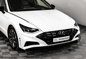Подержанный автомобиль Hyundai Sonata 2022 года (5 фото)