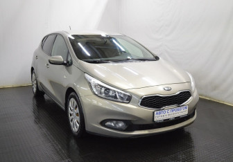 Подержанный автомобиль Kia Ceed Hatchback 2015 года (3 фото)