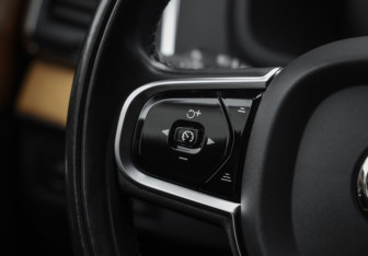 Подержанный автомобиль Volvo XC90 2020 года (16 фото)