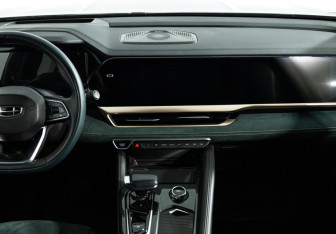 Подержанный автомобиль Geely Monjaro 2023 года (14 фото)