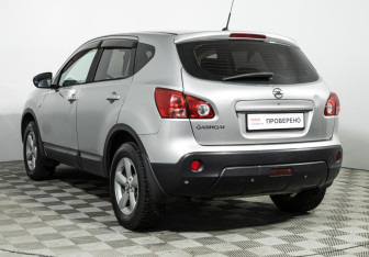 Подержанный автомобиль Nissan Qashqai 2008 года (7 фото)