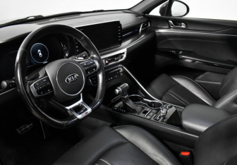 Подержанный автомобиль Kia K5 2020 года (9 фото)