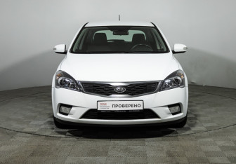 Подержанный автомобиль Kia Ceed Hatchback 2011 года (2 фото)