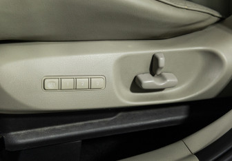 Подержанный автомобиль Mazda CX-7 2011 года (17 фото)