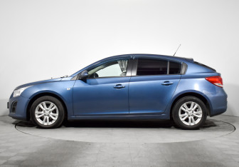 Подержанный автомобиль Chevrolet Cruze Hatchback 2013 года (8 фото)