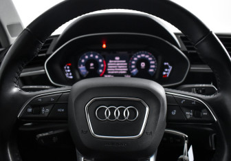 Подержанный автомобиль Audi Q3 2020 года (18 фото)