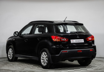 Подержанный автомобиль Mitsubishi ASX 2011 года (7 фото)