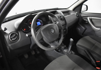 Подержанный автомобиль Renault Duster 2017 года (9 фото)