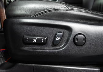 Подержанный автомобиль Toyota Land Cruiser Prado 2014 года (18 фото)