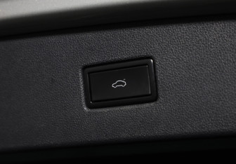 Подержанный автомобиль Volkswagen Tiguan 2019 года (32 фото)