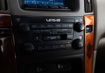 Подержанный автомобиль Lexus RX 2002 года (15 фото)