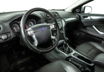 Подержанный автомобиль Ford Mondeo Sedan 2011 года (10 фото)