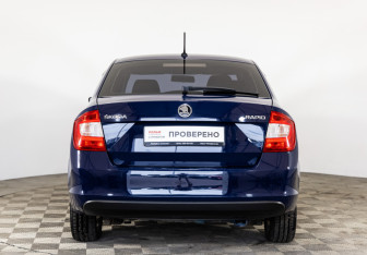 Подержанный автомобиль Skoda Rapid Liftback 2015 года (6 фото)