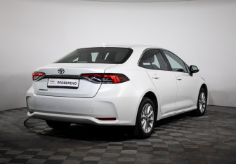 Подержанный автомобиль Toyota Corolla Sedan 2019 года (5 фото)