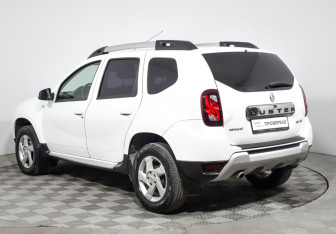 Подержанный автомобиль Renault Duster 2016 года (7 фото)