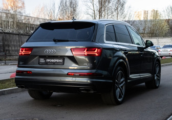 Подержанный автомобиль Audi Q7 2018 года (10 фото)