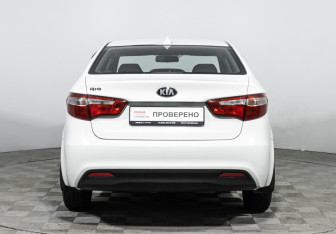 Подержанный автомобиль Kia Rio Sedan 2013 года (6 фото)