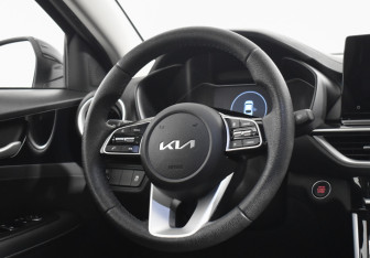 Подержанный автомобиль Kia K3 Sedan 2022 года (14 фото)