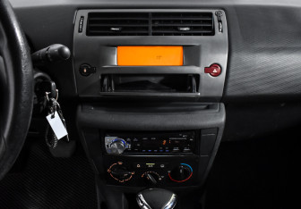 Подержанный автомобиль Citroen C4 Hatchback 2009 года (16 фото)