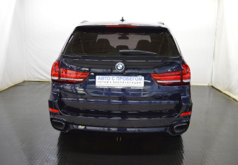 Подержанный автомобиль BMW X5 2015 года (6 фото)