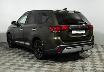 Подержанный автомобиль Mitsubishi Outlander 2019 года (7 фото)