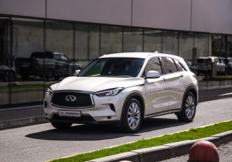 Подержанный автомобиль Infiniti QX50 2018 года (3 фото)