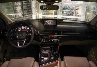 Подержанный автомобиль Audi Q7 2018 года (14 фото)