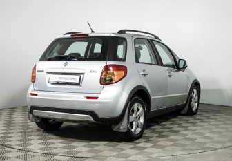 Подержанный автомобиль Suzuki SX4 Hatchback 2010 года (5 фото)