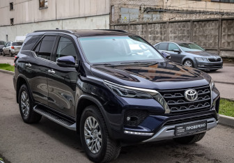 Подержанный автомобиль Toyota Fortuner 2020 года (4 фото)