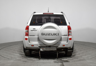 Подержанный автомобиль Suzuki Grand Vitara 2008 года (6 фото)