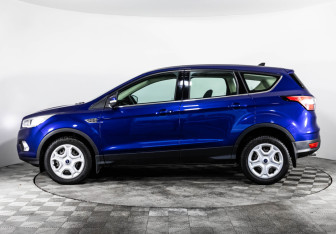 Подержанный автомобиль Ford Kuga 2017 года (8 фото)