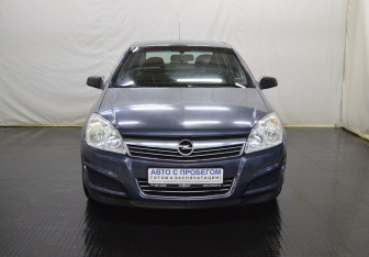 Подержанный автомобиль Opel Astra Sedan 2009 года (2 фото)