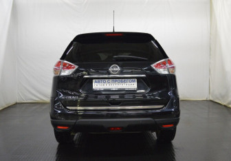 Подержанный автомобиль Nissan X-Trail 2015 года (6 фото)
