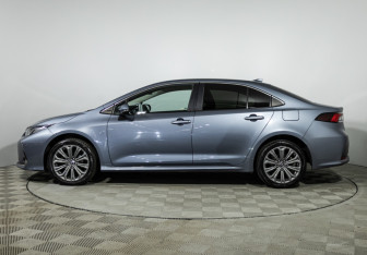 Подержанный автомобиль Toyota Corolla Sedan 2019 года (8 фото)