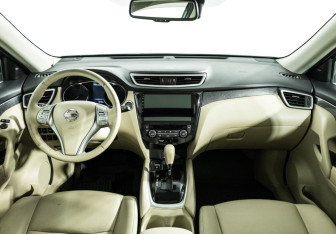 Подержанный автомобиль Nissan X-Trail 2015 года (13 фото)