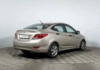 Подержанный автомобиль Hyundai Solaris Sedan 2011 года (5 фото)