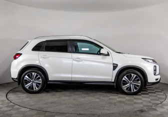 Подержанный автомобиль Mitsubishi ASX 2022 года (4 фото)