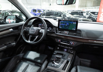 Подержанный автомобиль Audi Q5 2021 года (14 фото)