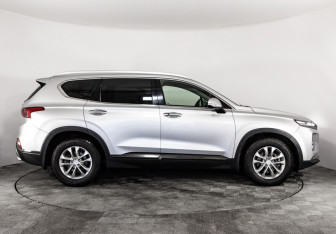 Подержанный автомобиль Hyundai Santa Fe 2020 года (6 фото)