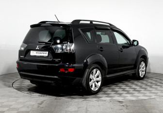 Подержанный автомобиль Mitsubishi Outlander 2012 года (5 фото)