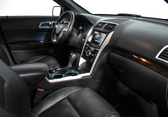 Подержанный автомобиль Ford Explorer 2013 года (14 фото)