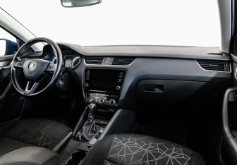Подержанный автомобиль Skoda Octavia Liftback 2019 года (9 фото)