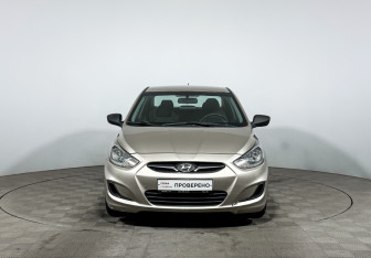 Подержанный автомобиль Hyundai Solaris Sedan 2011 года (2 фото)
