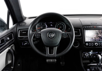 Подержанный автомобиль Volkswagen Touareg 2017 года (12 фото)