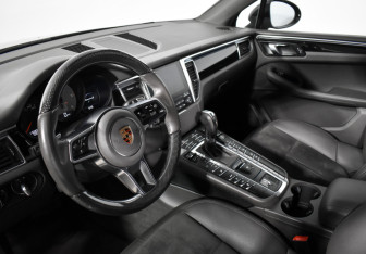 Подержанный автомобиль Porsche Macan 2017 года (9 фото)