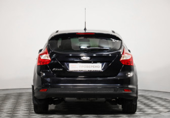 Подержанный автомобиль Ford Focus Hatchback 2013 года (6 фото)